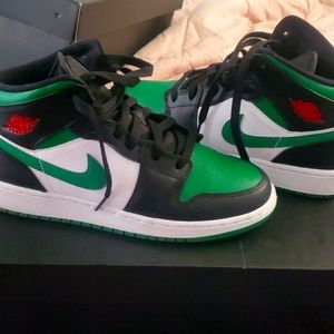 Jordan 1 mid